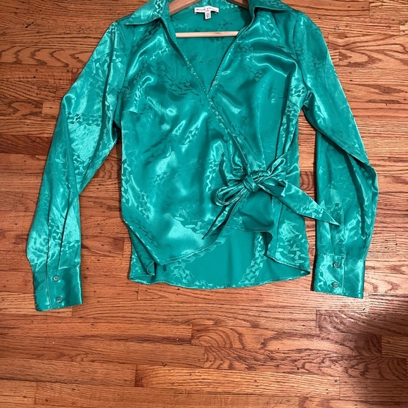 Maison D’Amelie green front knot top- Small PTP 19inch - Picture 9 of 11